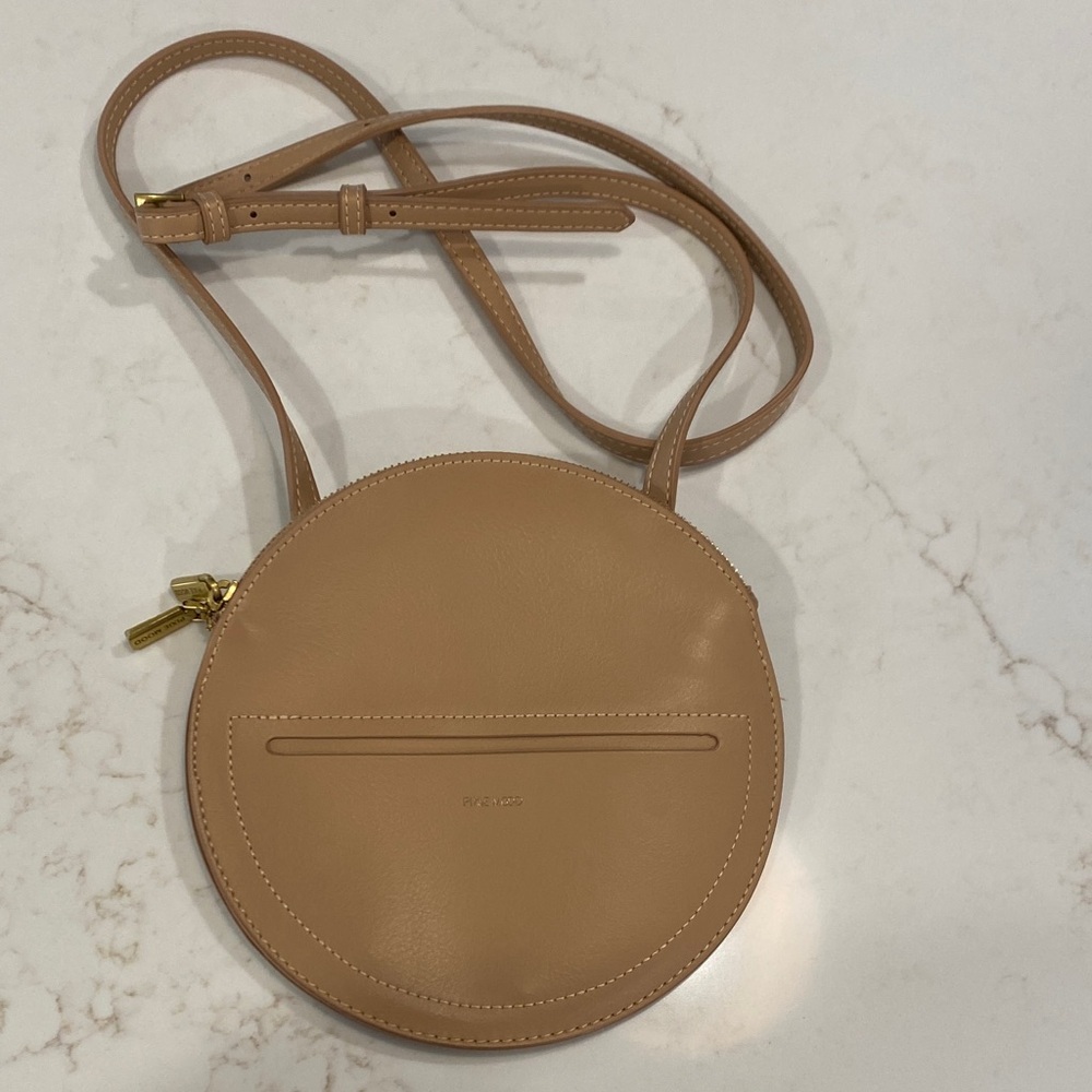 Pixie Mood Phoebe Round Crossbody Bag Nude Faux Leather Gold Zip 8” Diameter